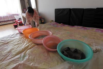 青田楼上漏水，住户失联，小区没物管，业主维权难！律师来支招……